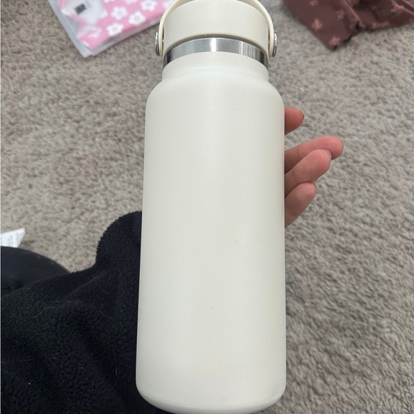 Hydro Flask Cream Water Bottle - Picture 3 of 4